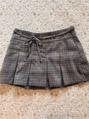 Hollister low rise pleated mini skirt with belt bow tie on the side